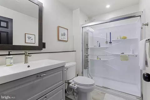 Bath - 2313 Meadows Ct, Odenton, MD 21113 photo 6 of 6