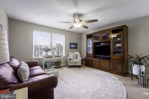 Living - 2313 Meadows Ct, Odenton, MD 21113 photo 2 of 5