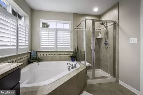 Bath - 2313 Meadows Ct, Odenton, MD 21113 photo 5 of 6