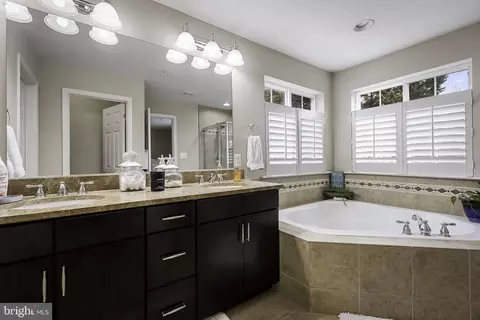 Bath - 2313 Meadows Ct, Odenton, MD 21113 photo 4 of 6