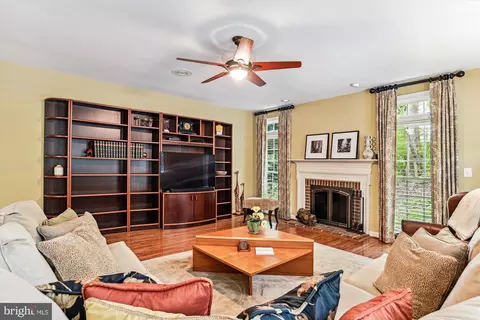 Living - 3404 Viceroy Ct, Edgewater, MD 21037 photo 5 of 8
