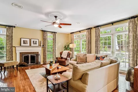 Living - 3404 Viceroy Ct, Edgewater, MD 21037 photo 4 of 8