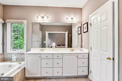 Bath - 3404 Viceroy Ct, Edgewater, MD 21037 photo 1 of 5