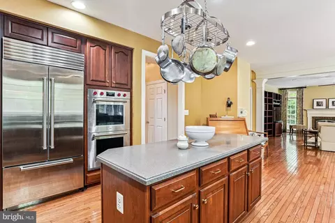 Kitchen - 3404 Viceroy Ct, Edgewater, MD 21037 photo 3 of 5
