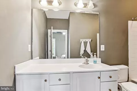Bath - 3404 Viceroy Ct, Edgewater, MD 21037 photo 3 of 5