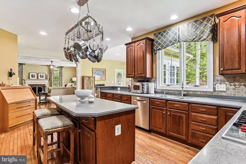 Kitchen - 3404 Viceroy Ct, Edgewater, MD 21037 photo 2 of 5