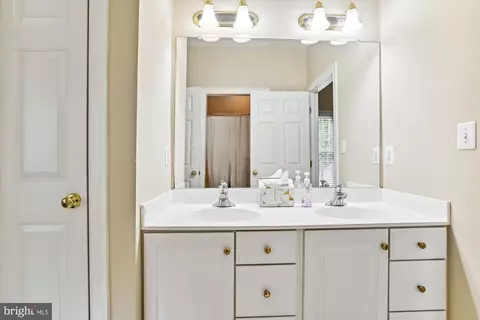Bath - 3404 Viceroy Ct, Edgewater, MD 21037 photo 4 of 5