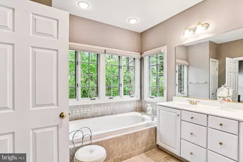 Bath - 3404 Viceroy Ct, Edgewater, MD 21037 photo 2 of 5