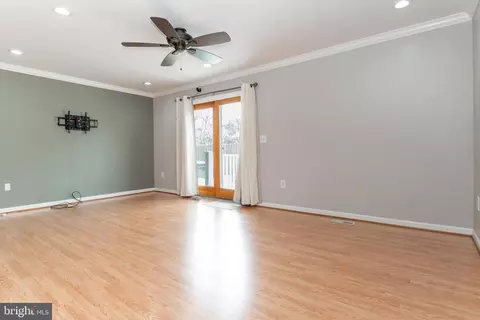 Entry Way - 7826 Catherine Ave, Pasadena, MD 21122 photo 3 of 7