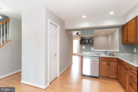 Entry Way - 7826 Catherine Ave, Pasadena, MD 21122 photo 2 of 7