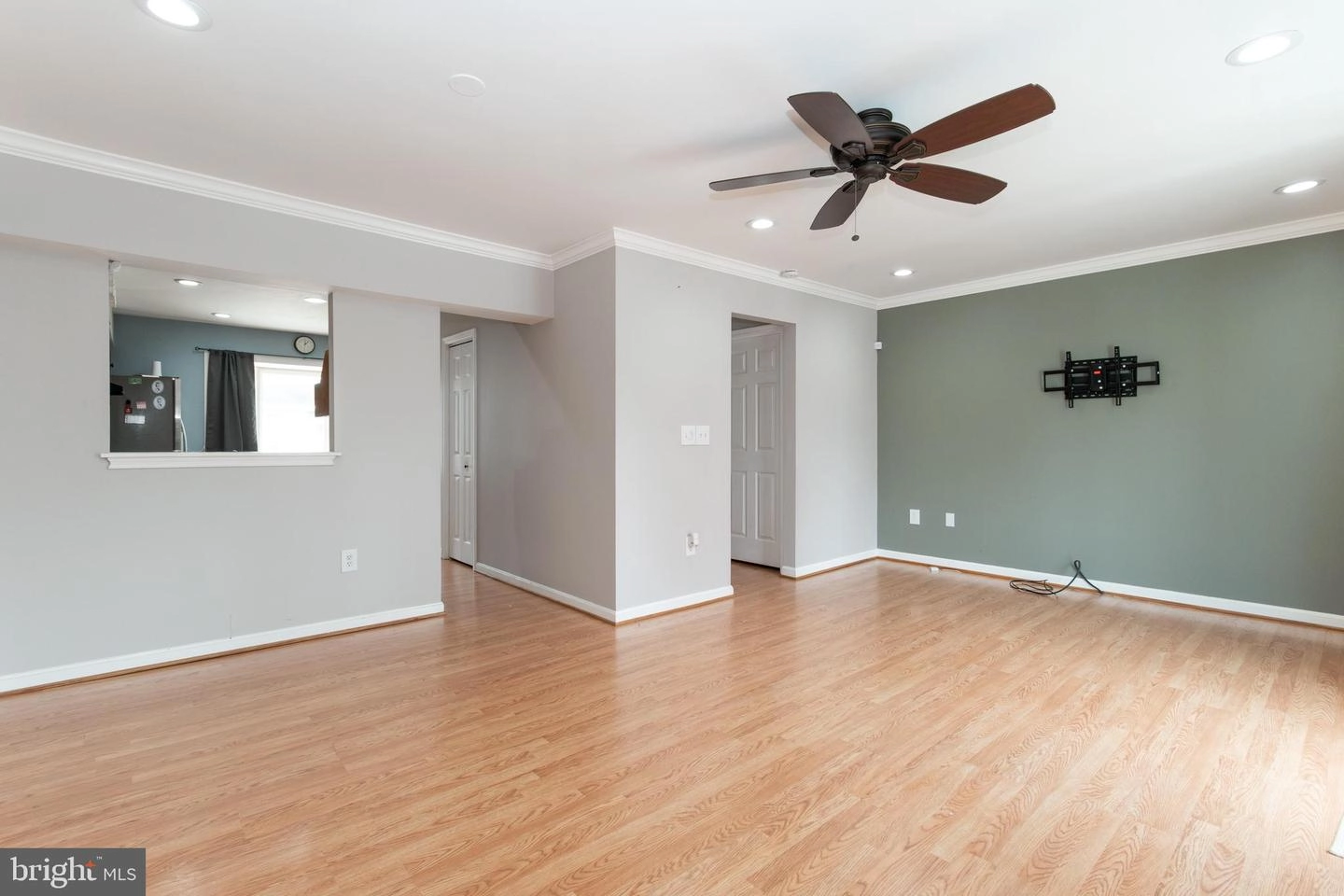 Entry Way - 7826 Catherine Ave, Pasadena, MD 21122 photo 4 of 7