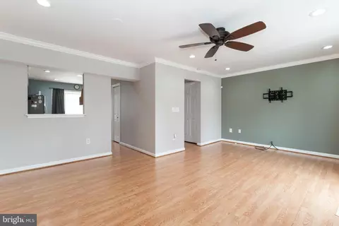 Entry Way - 7826 Catherine Ave, Pasadena, MD 21122 photo 4 of 7