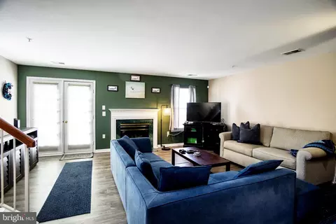Living - 1941 Pawlet Dr, Crofton, MD 21114 photo 2 of 4