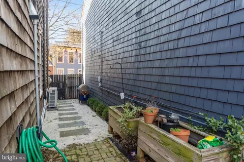 Exterior - 104 Charles St, Annapolis, MD 21401 photo 4 of 7