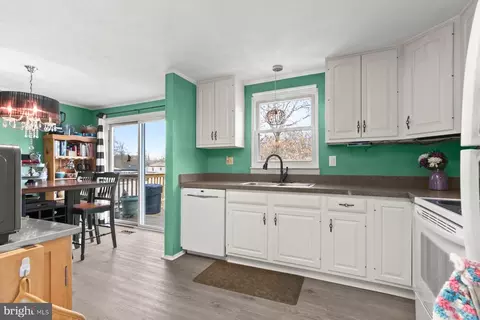 Kitchen - 7729 Mellow Ct, Hanover, MD 21076 photo 3 of 4