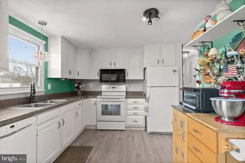 Kitchen - 7729 Mellow Ct, Hanover, MD 21076 photo 4 of 4