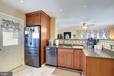 Kitchen - 1606 Arundel Rd, Edgewater, MD 21037 photo 2 of 5