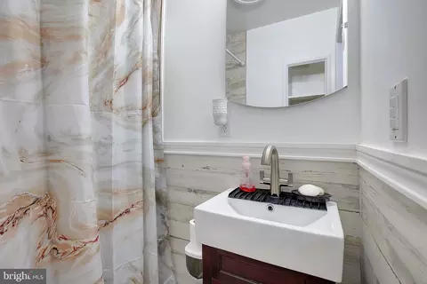 Bath - 1606 Arundel Rd, Edgewater, MD 21037 photo 3 of 5