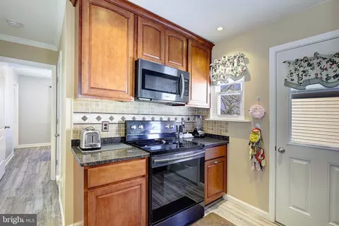 Kitchen - 1606 Arundel Rd, Edgewater, MD 21037 photo 3 of 5