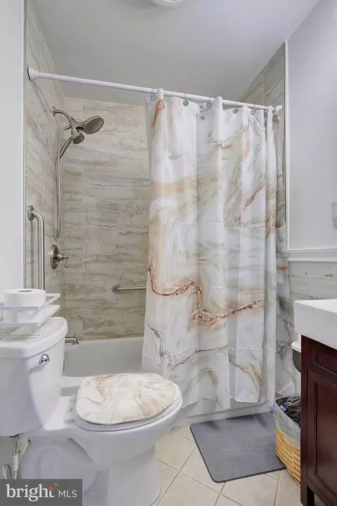 Bath - 1606 Arundel Rd, Edgewater, MD 21037 photo 2 of 5