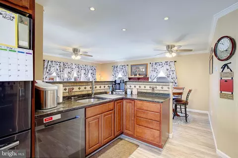Kitchen - 1606 Arundel Rd, Edgewater, MD 21037 photo 4 of 5