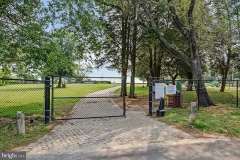 Exterior - 1213 Hampton Rd, Annapolis, MD 21409 photo 13 of 20