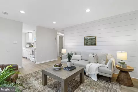 Living - 1590 Native Dancer Ct, Annapolis, MD 21409 photo 2 of 5