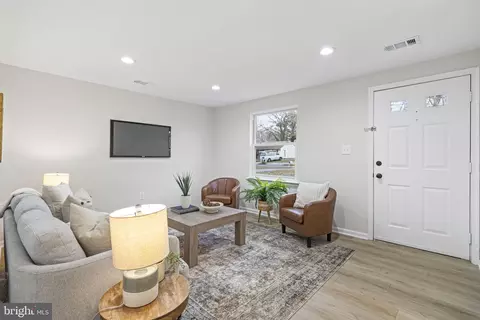 Living - 1590 Native Dancer Ct, Annapolis, MD 21409 photo 5 of 5
