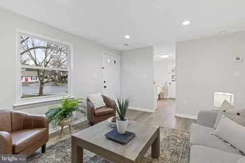 Living - 1590 Native Dancer Ct, Annapolis, MD 21409 photo 4 of 5