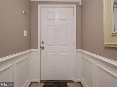 Entry Way - 810 Nancy Lynn Ln, Arnold, MD 21012 photo 2 of 2
