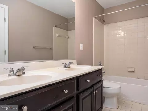 Bath - 810 Nancy Lynn Ln, Arnold, MD 21012 photo 4 of 5