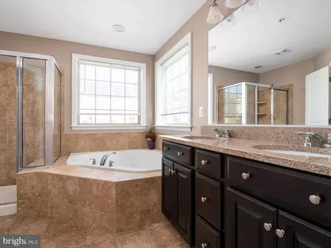 Bath - 810 Nancy Lynn Ln, Arnold, MD 21012 photo 3 of 5