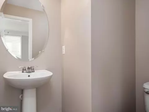 Bath - 810 Nancy Lynn Ln, Arnold, MD 21012 photo 1 of 5