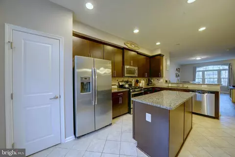 Kitchen - 7204 Winding Hills Dr, Hanover, MD 21076 photo 4 of 8