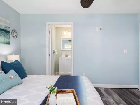 Bedroom - 122 Bar Harbor Rd, Pasadena, MD 21122 photo 2 of 4