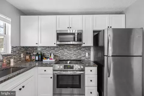 Kitchen - 3408 Old Crown Dr, Pasadena, MD 21122 photo 6 of 8