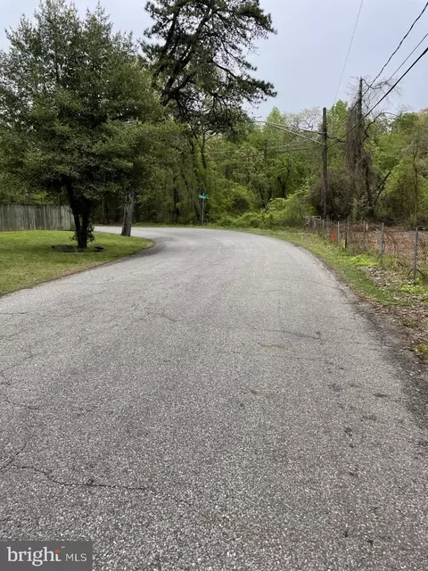 7836 Burgess Rd, Pasadena, MD 21122 photo 5
