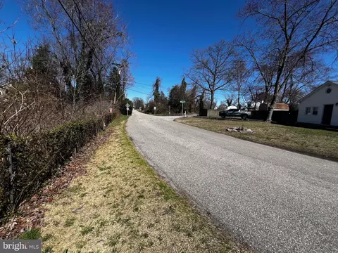 7836 Burgess Rd, Pasadena, MD 21122 photo 6