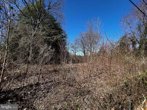 7836 Burgess Rd, Pasadena, MD 21122 photo 4