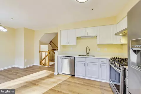 Living - 8615 Jacks Reef Rd, Laurel, MD 20724 photo 2 of 3