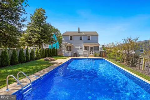 217 Arundel Rd, Pasadena, MD 21122