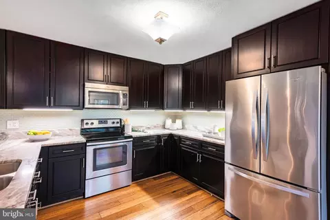 Kitchen - 208 Cinnamon Ln, Edgewater, MD 21037 photo 4 of 4