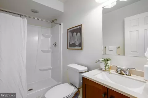Bath - 208 Cinnamon Ln, Edgewater, MD 21037 photo 3 of 3