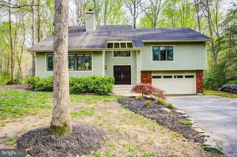 208 Cinnamon Ln, Edgewater, MD 21037