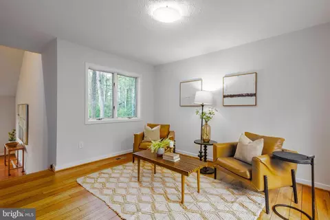 Living - 208 Cinnamon Ln, Edgewater, MD 21037 photo 5 of 6