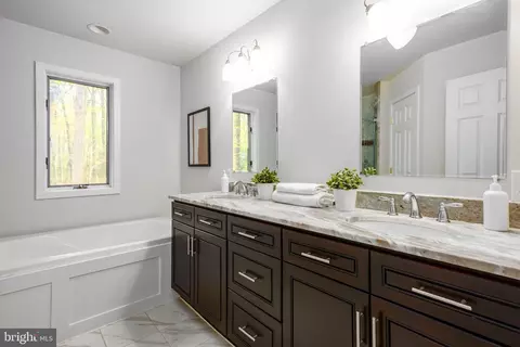 Bath - 208 Cinnamon Ln, Edgewater, MD 21037 photo 1 of 3
