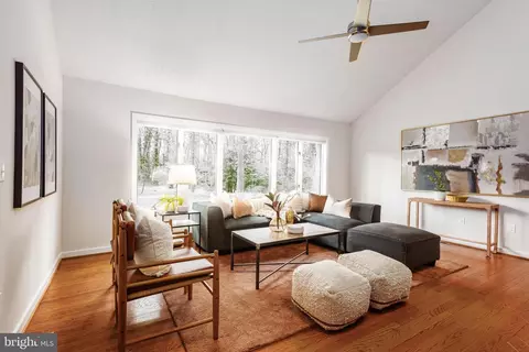 Living - 208 Cinnamon Ln, Edgewater, MD 21037 photo 1 of 6