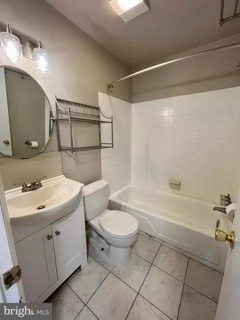 Bath - 3027 Marlin Dr, Riva, MD 21140 photo 1 of 3