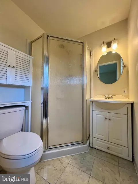 Bath - 3027 Marlin Dr, Riva, MD 21140 photo 2 of 3