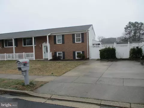 1085 Woodlawn Ave, Pasadena, MD 21122